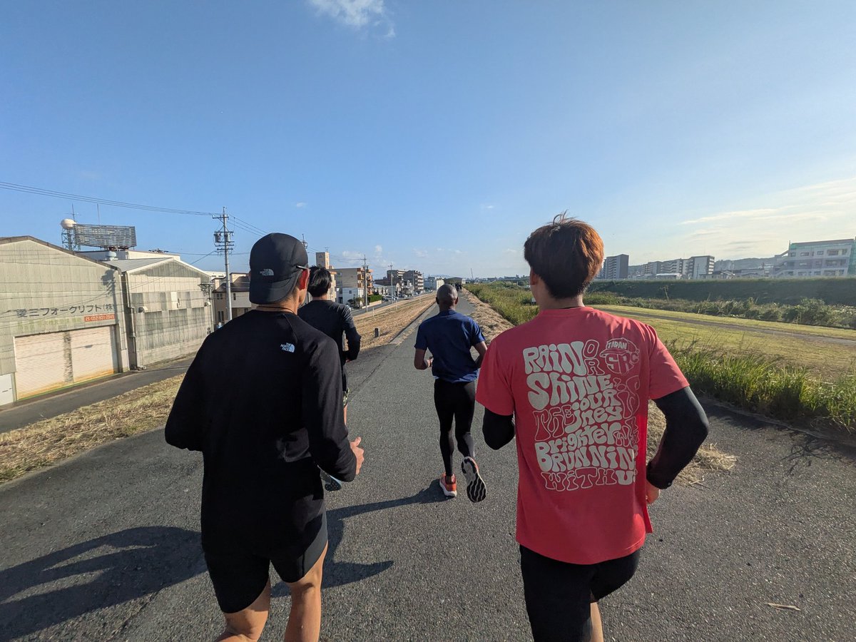 hipstar1981's tweet photo. 今日はStepでASICS NOVA BLAST5とPOWER maximize ハーフタイツの試し履きでの5'00/kmでのペース走!普段履かないハーフタイツが意外と良かった!シューズはちょっと期待値が高すぎたなぁ(゜o゜; #ランニング #モーニングラン #novablast5 #powermaximize #stepsports https://t.co/bs0hn4iW64
