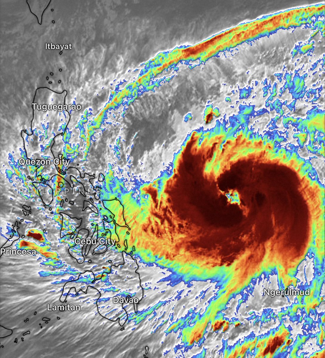 BAD SIGN (LOOK)(Nov.8,Sat.10:10AM):#UwanPh proseso ng rapid intesification o napakabilis na paglakas possible nagsimula o magsisimula na,possible ngayong araw(Saturday) o Bukas (Sunday) Super Typhoon na ito.Dahil sa laki ng Bagyo mas magtatagal rin ang ulan at malakas na hangin.