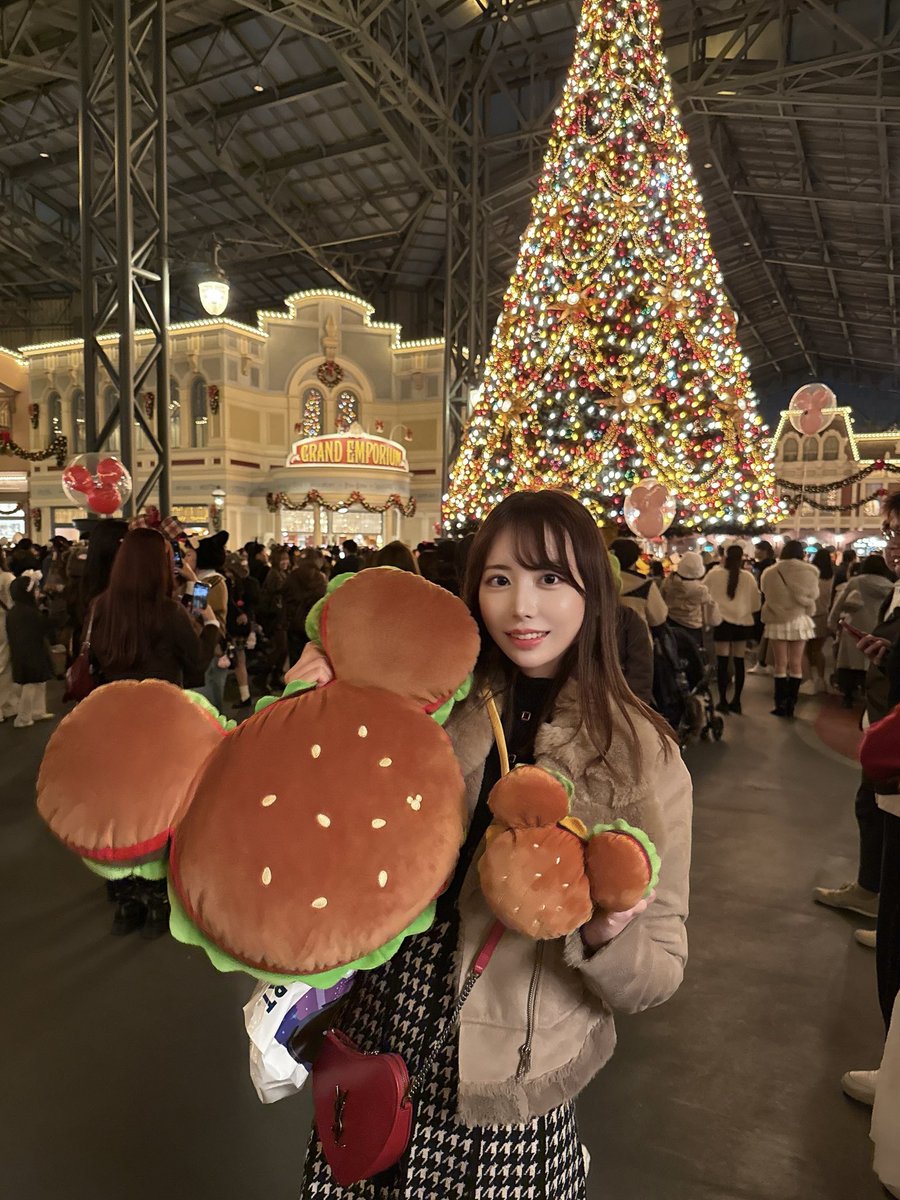 12月に台湾で開催す
OLA POKER TOUR🇹🇼✨

のメインイベントチケットが
無料でもらえるらしい😳
行った事ないから気になる…

写真はディズニーランド🏰🤍

#OLAポーカー
#ポーカー