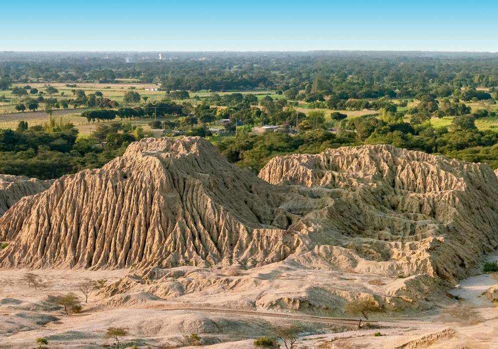 One of my favorite archaeological sites is Túcume, in the Lambayeque valley of northern Peru. There are many archaeological sites at which you may feel something strange - almost as if the landscape itself has its own power, such as at Delphi, in Greece. Túcume has its own vibe,