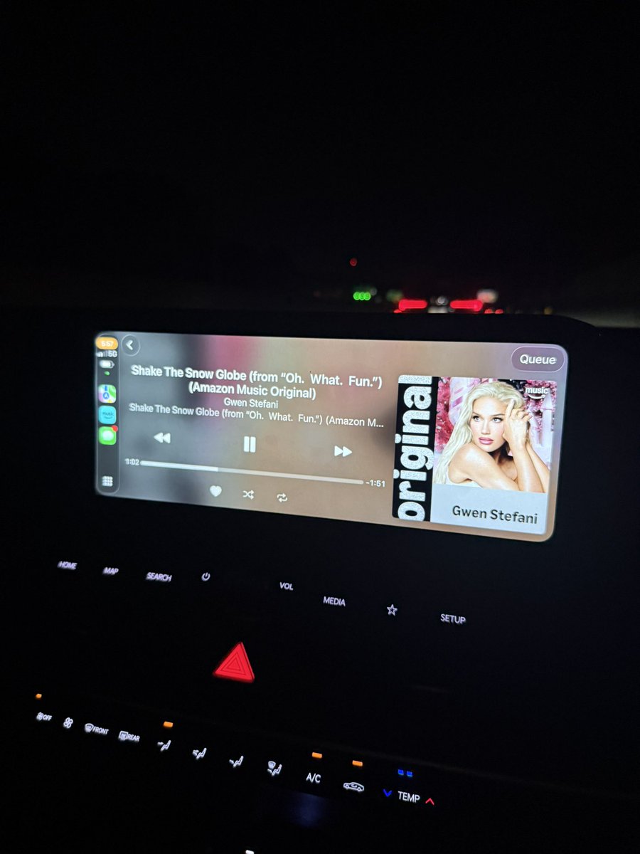 jennifertrp's tweet photo. obsesseddddd ❄️💗 @gwenstefani https://t.co/Tbbyeh8FjM