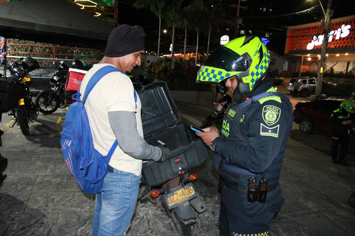 alcaldiabquilla's tweet image. Iniciamos un fin de semana más de Caravanas por la Vida, evitando la indisciplina social y haciendo controles a la legalidad. 

No nos detenemos en nuestro propósito por hacer de Barranquilla una ciudad más segura para todos.