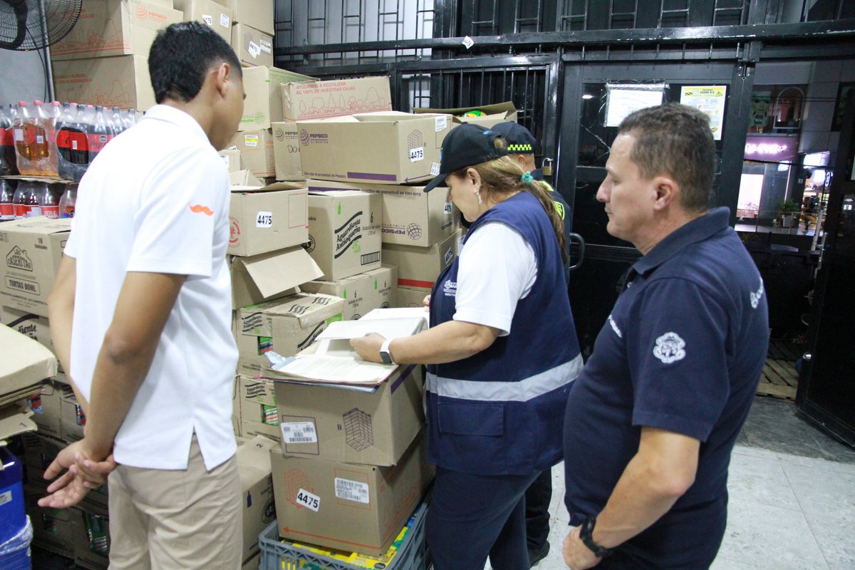 alcaldiabquilla's tweet image. Iniciamos un fin de semana más de Caravanas por la Vida, evitando la indisciplina social y haciendo controles a la legalidad. 

No nos detenemos en nuestro propósito por hacer de Barranquilla una ciudad más segura para todos.