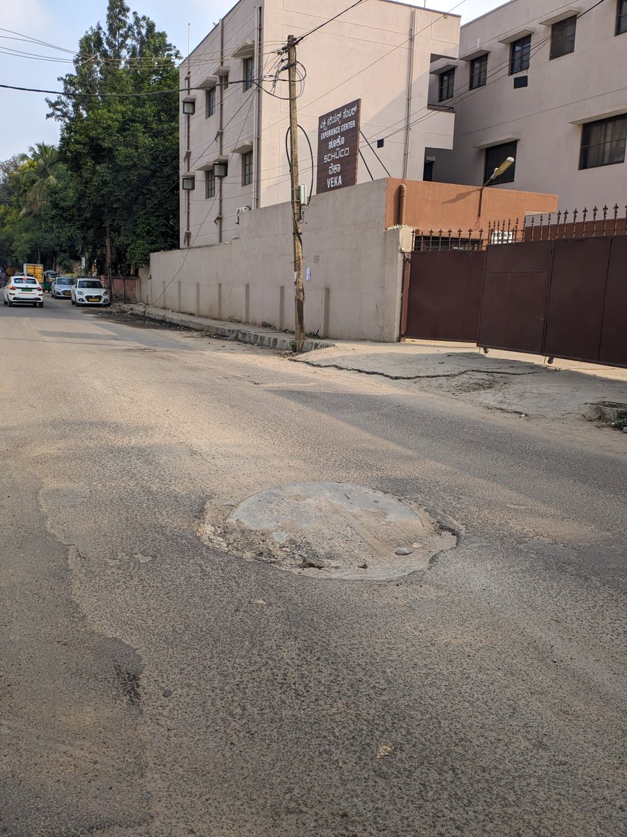 himanshub16's tweet photo. The new menace on Bengaluru roads.
Idiots built/patched roads and manholes turned to a something worse than potholes.

You're cruising a 2-wheeler comfortably behind a car, and the next moment you hit this 6 inch deep jerk enough to get killed.

Location: https://t.co/ZWnid59ezO https://t.co/WmcV0QQOOO