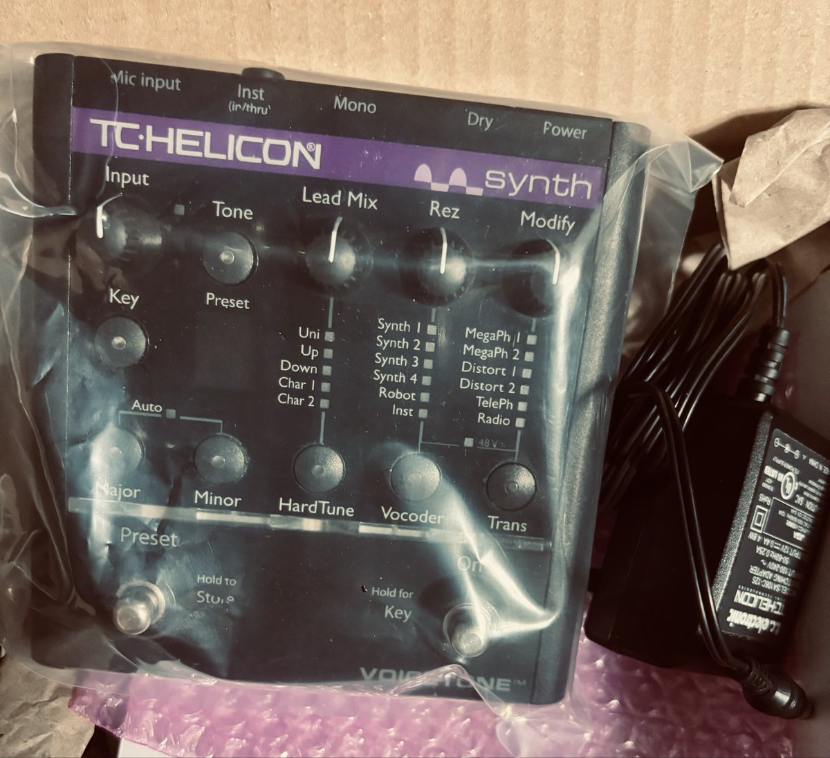 miidee2018's tweet image. ボコーダーの修理返ってきた！
これ持ってる人あまりいなくてメルカリでも売ってないから修理するしかなかった
愛用品で、miideeやI_Was.ソロでも時々レコーディングで使ってる
これからも宜しく！

#tchelicon #vosynthe #vocoder 
#ボコーダー #エフェクター