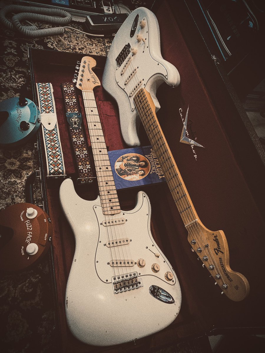 Jack_Meria's tweet image. 眺めているだけでニヤついてしまう

#Fender
#JimiHendrix