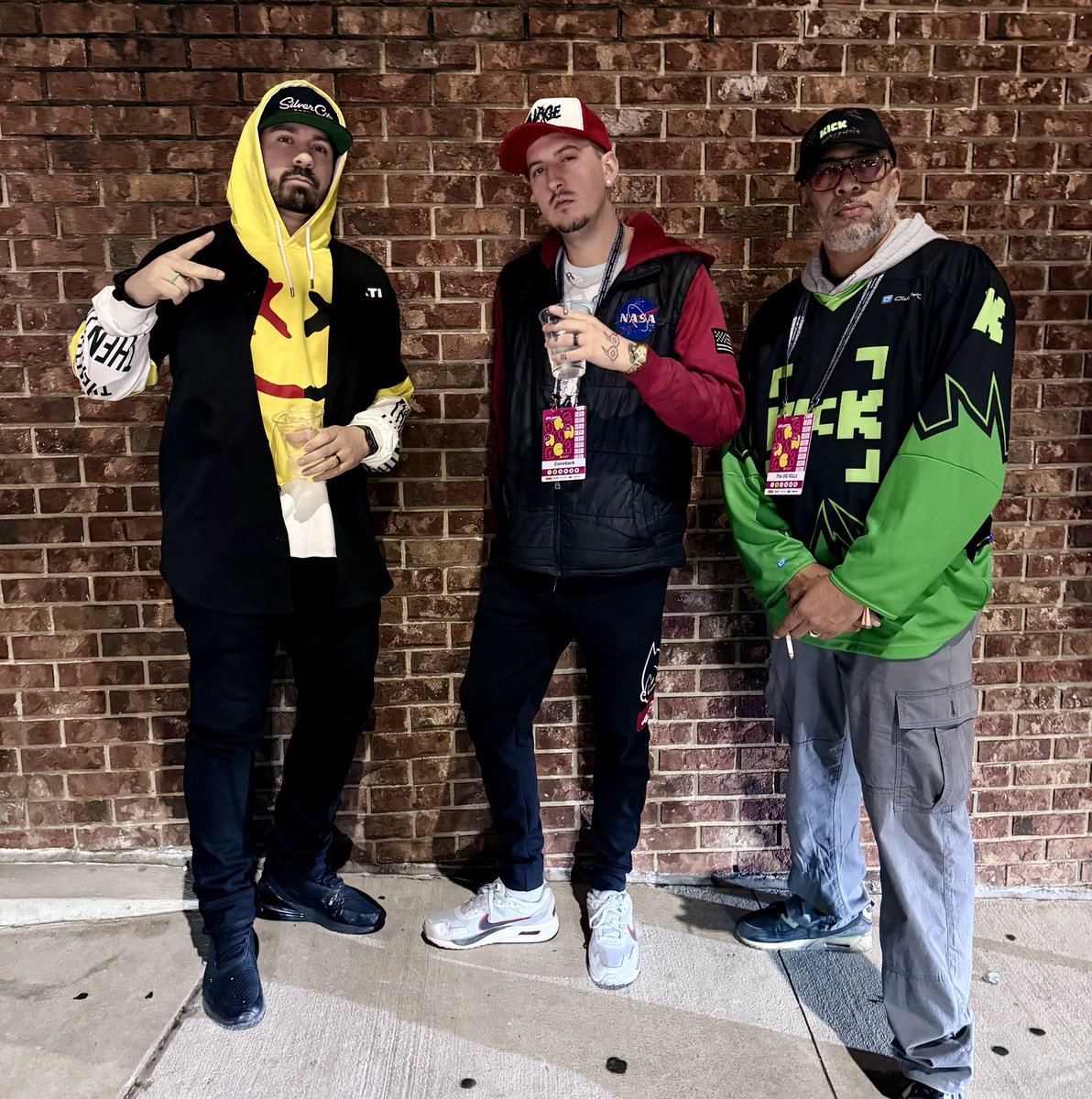 ColeZmusic's tweet photo. See how I stood on the tall side of then side walk. 😎 @ComebacksCall @the_og_killz https://t.co/dEMX0XtzsN