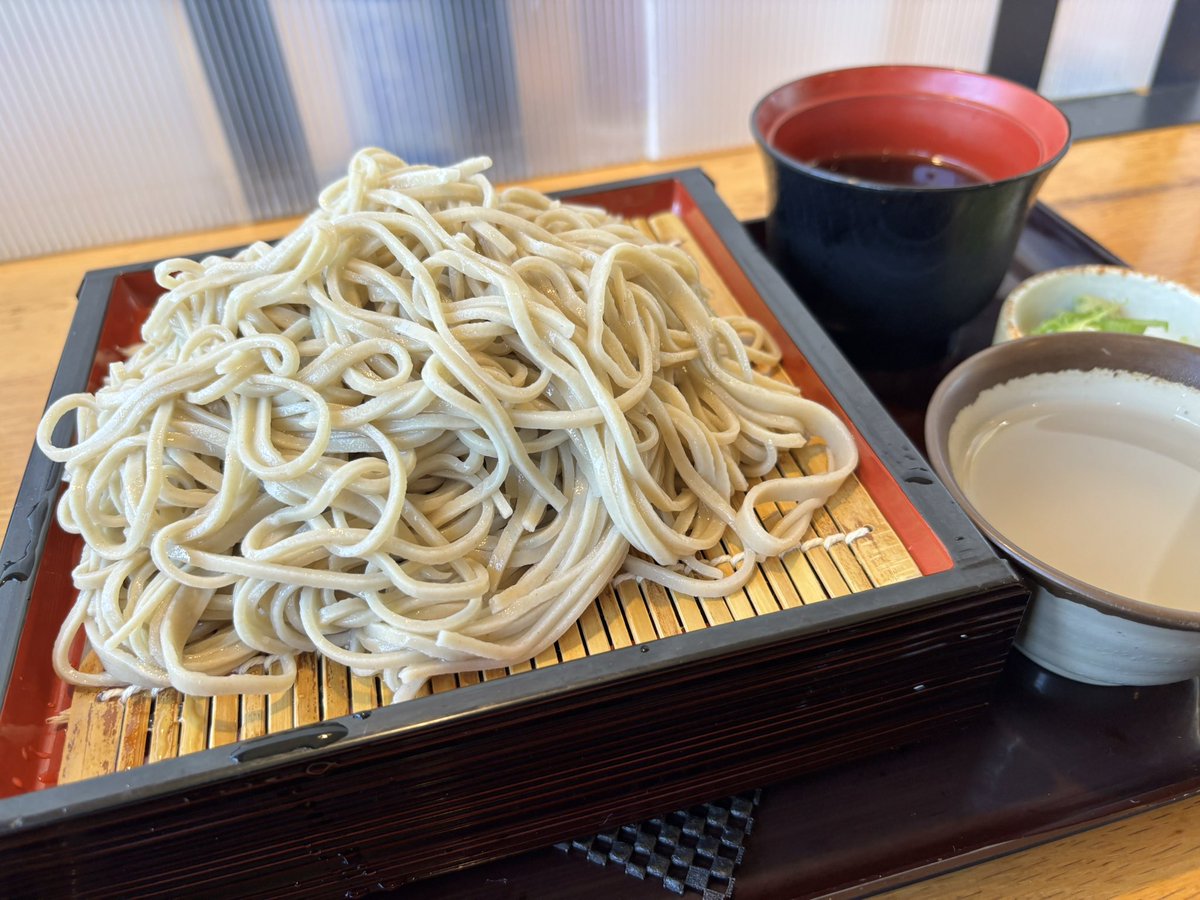 slotseventh's tweet photo. 麺専門店アラキ❣️
期間限定の十割そば✨
量は多いけど、まだ食えるっす❗️
うまうまっ⤴️ https://t.co/kF1kBb64rk