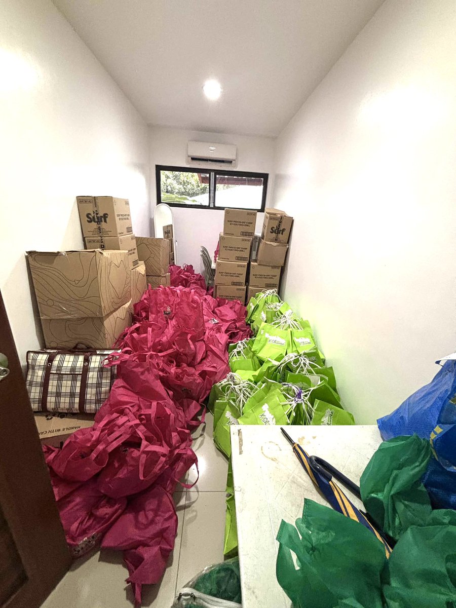 PangkatShuvee's tweet photo. Today’s the day, Pangkat Shuvee!

We can’t wait to see you all at the fan meet today! Here’s a little sneak peek of our exciting giveaways.

Make sure to bring your energy, smiles, and extra bags, you’ll need them! 

LA LIGA DE SHUVEE https://t.co/30yKX0br6y