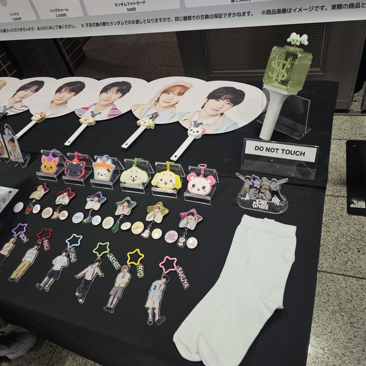 w1sh4649's tweet photo. 일투 굿즈 이쁘뮤ㅠㅠ 포카슬리브 이쁘쟈나!!!! 근데 티 스몰사이즈는 아동복이세요? ㅋㅋㅋㅋㅋㅋㅋㅋㅋㅋㅋ https://t.co/vKmniXcQZc
