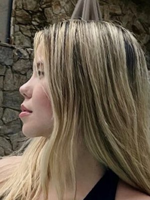 Rosell1199's tweet image. Pero si eres un simio blanco😭😭