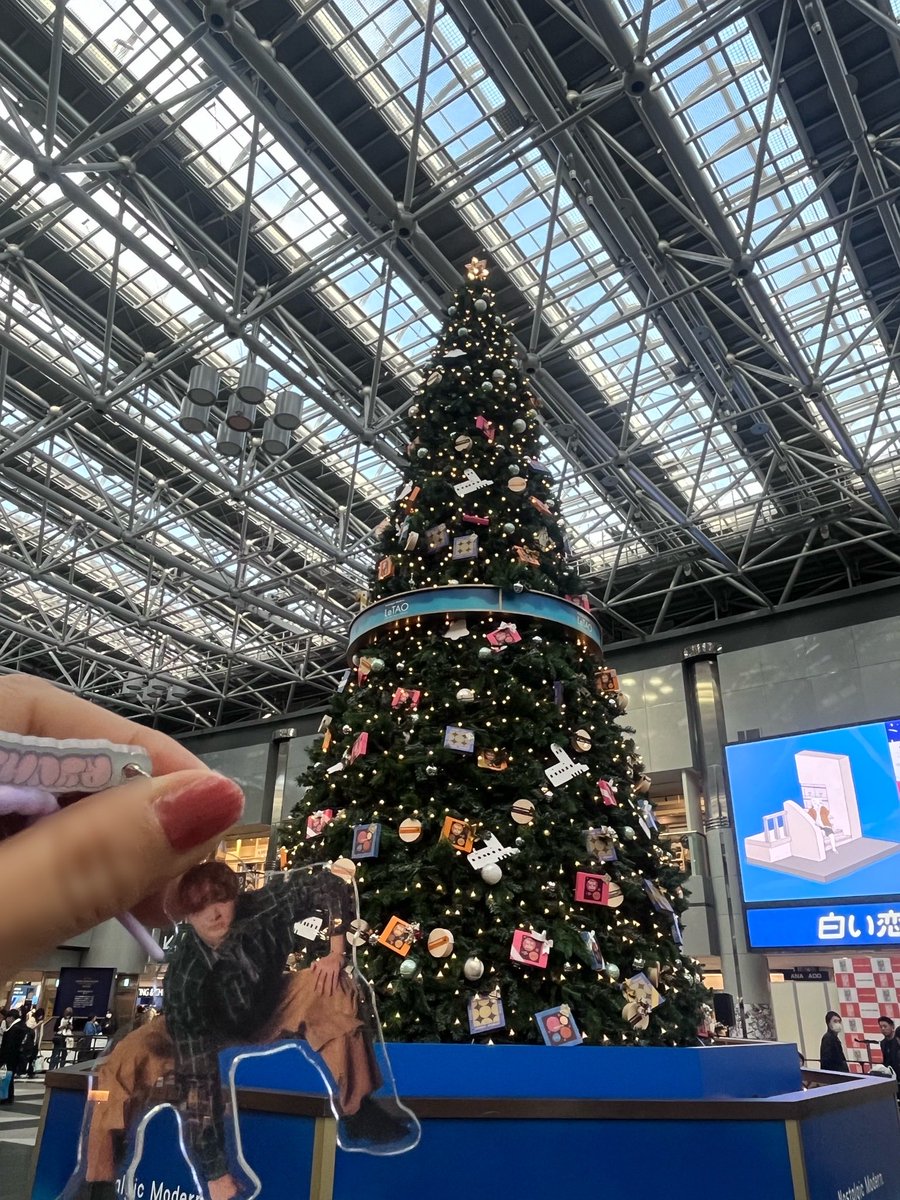 besty_elly's tweet photo. 昨日のリリイベ、直接リュウヘイに🎂おめでとうが言えてよかった
シュントの全方位に届けてくれる笑顔や、ソウタに伝わった北海道ベスティの熱量も、肌で実感出来たし、今朝の家の前の雪を見て、本当に昨日でよかったと感謝(タイヤ交換まだしてなかったよ焦)
#BE_BEST https://t.co/vgeHs4ua5P