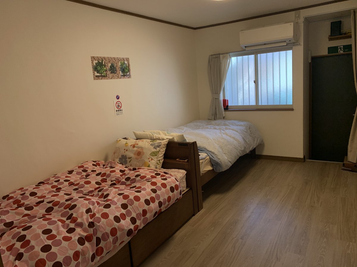 marauisxx's tweet image. Guest house otto 
:  เหมือนในรูปเลยค่ะ 100% มีพื้นที่ใช้งานเยอะ ครัวคือเต็มระบบมีทุกอย่าง ใครที่ชอบเข้าซุปเปอร์ซื้อของเข้าที่พักมาทำอาหารเย็นกินเองคือเลิฟ เหมาะกับคนที่ไม่ชอบนอนในเมืองที่พักอยู่แถว JR sakaishi  
เตียงนุ่มนอนสบายมากก สะอาดสุดๆคุณ otto เขาดูแลดีด้วยค่ะ