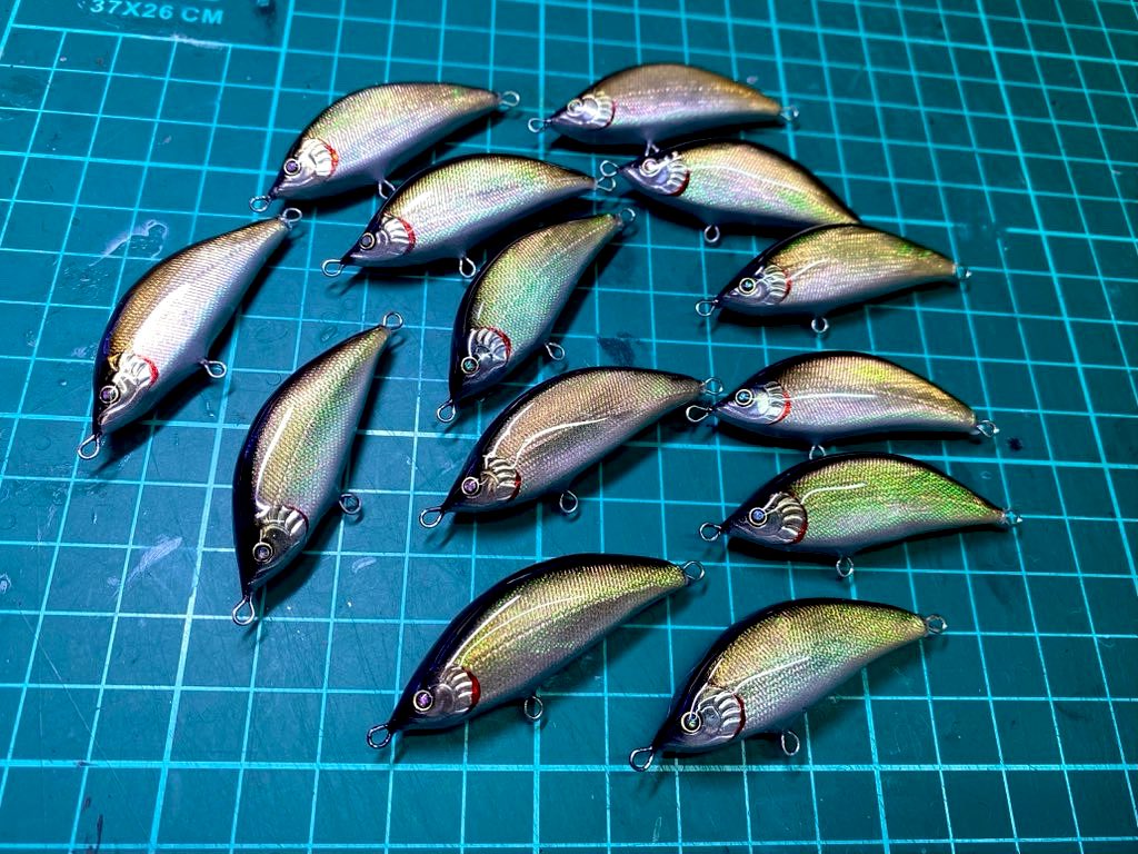 無理くり釣りに行って完成したルアーの方全然触れていないのでこちらのミノーからプレゼント企画いきます⊂(`･ω･´)⊃

パグミノーKOBATO【ワカサギ】
45mm 6g
こちらはウエイト的にまだプロトタイプになりますがかなり使えるミノーになっております╭( ･ㅂ･)و ̑̑ ｸﾞｯ !