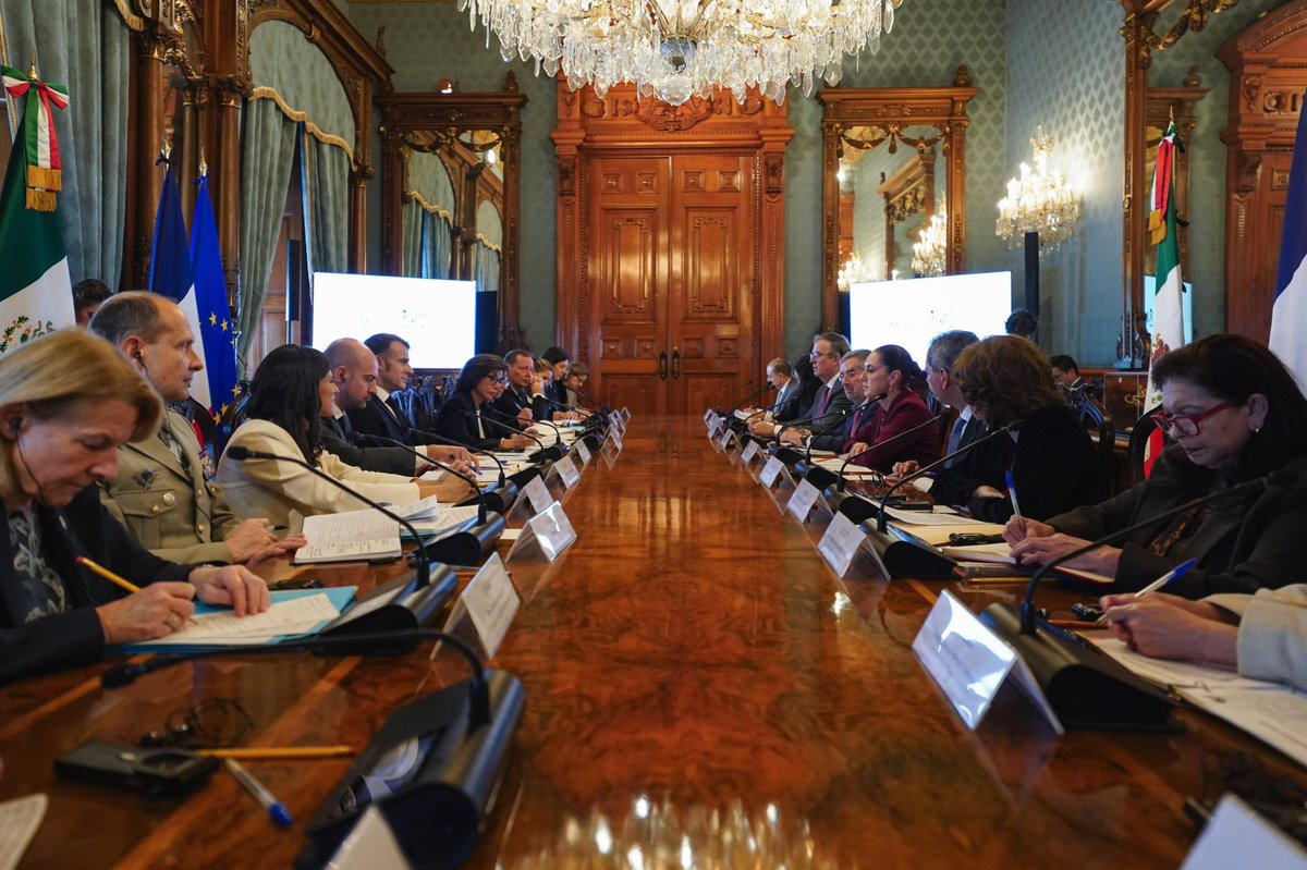 📸 En el marco de la visita del presidente de la República Francesa, Emmanuel Macron (<a href="/EmmanuelMacron/">Emmanuel Macron</a>), a la presidenta Claudia Sheinbaum Pardo (<a href="/Claudiashein/">Claudia Sheinbaum Pardo</a>), en Palacio Nacional, el canciller Juan Ramón de la Fuente suscribió con el ministro de Europa y Asuntos Exteriores,