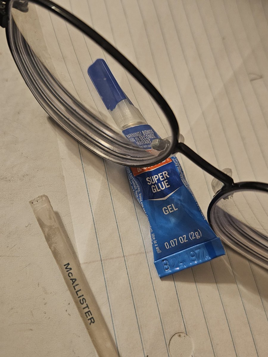 bbmuffingate's tweet photo. I broke my glasses, should I drink some super glue? https://t.co/72mtEfUidd
