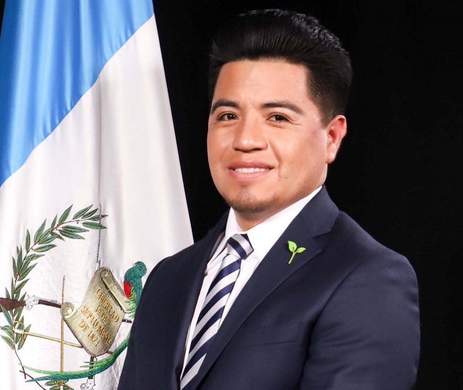 ¿Quién se iba a imaginar que este chaparro pishpinudo con carita de mosca muerta iba a estar involucrado en uno de los casos de corrupción más gruesos del desgobierno de semilla? 

Queremos respuestas del caso CHOCOBANANOS, y que devuelvan lo robado. CORRUPTOS  <a href="/GuatemalaGob/">Gobierno de Guatemala 🇬🇹</a>