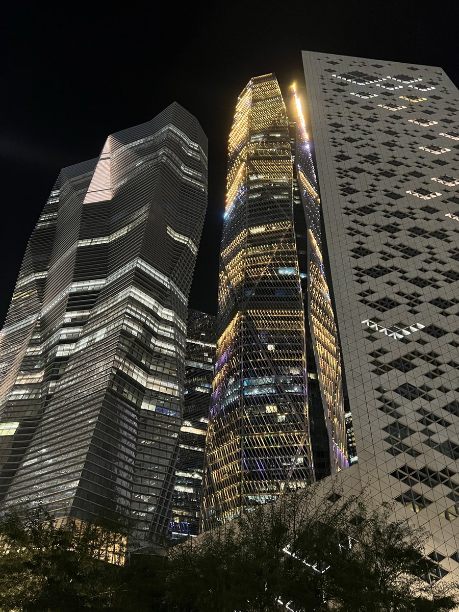 أصبحنا وأصبح الملك لله رب العالمين ، اللهم إني أسألك خير هذا اليوم فتحه ونصره ونوره وبركته وهدايته ، وأعوذ بك من شر ما فيه وشر ما بعده،