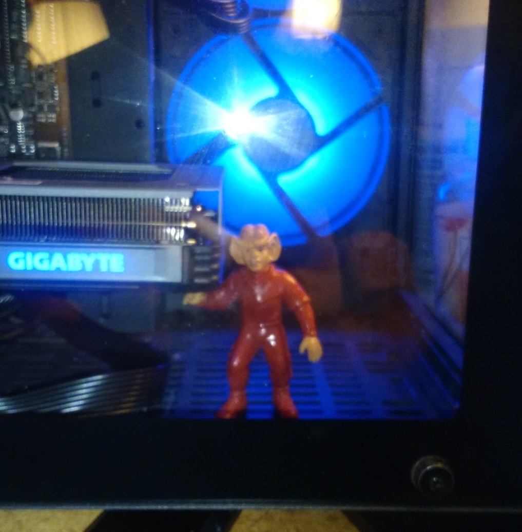 CaptZenos's tweet photo. @Malissa_Longo I was working on my PC and need a prop for my GPU. I eyeballed the size and knew exactly what to use... #NogLives #RememberingAron https://t.co/iYaJ3wBGVh