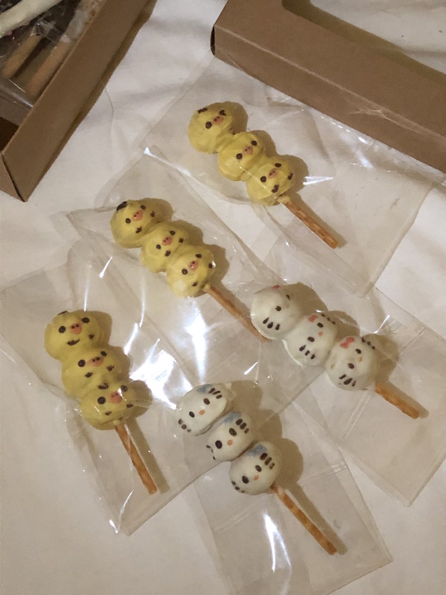 greenez's tweet photo. 돼지병아리 빼빼로 만들음 https://t.co/699oTbySsh