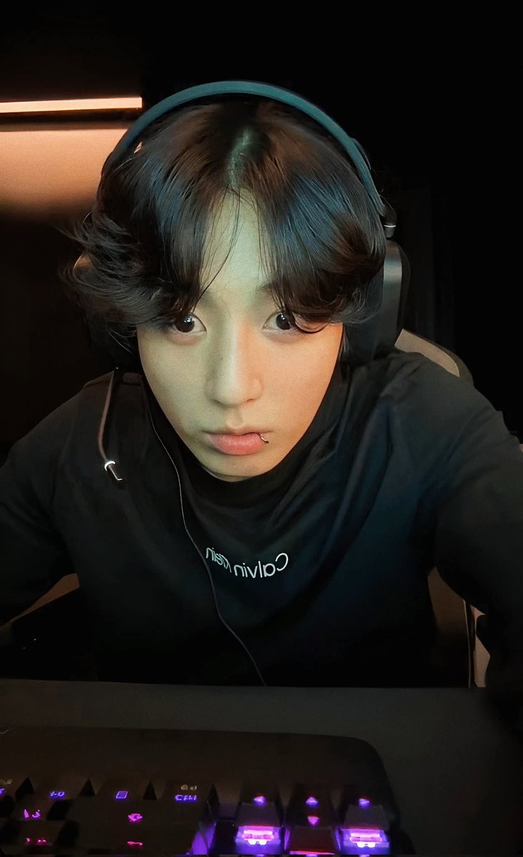 If this post is reaching you, drop the last photo of Jungkook that you have saved!