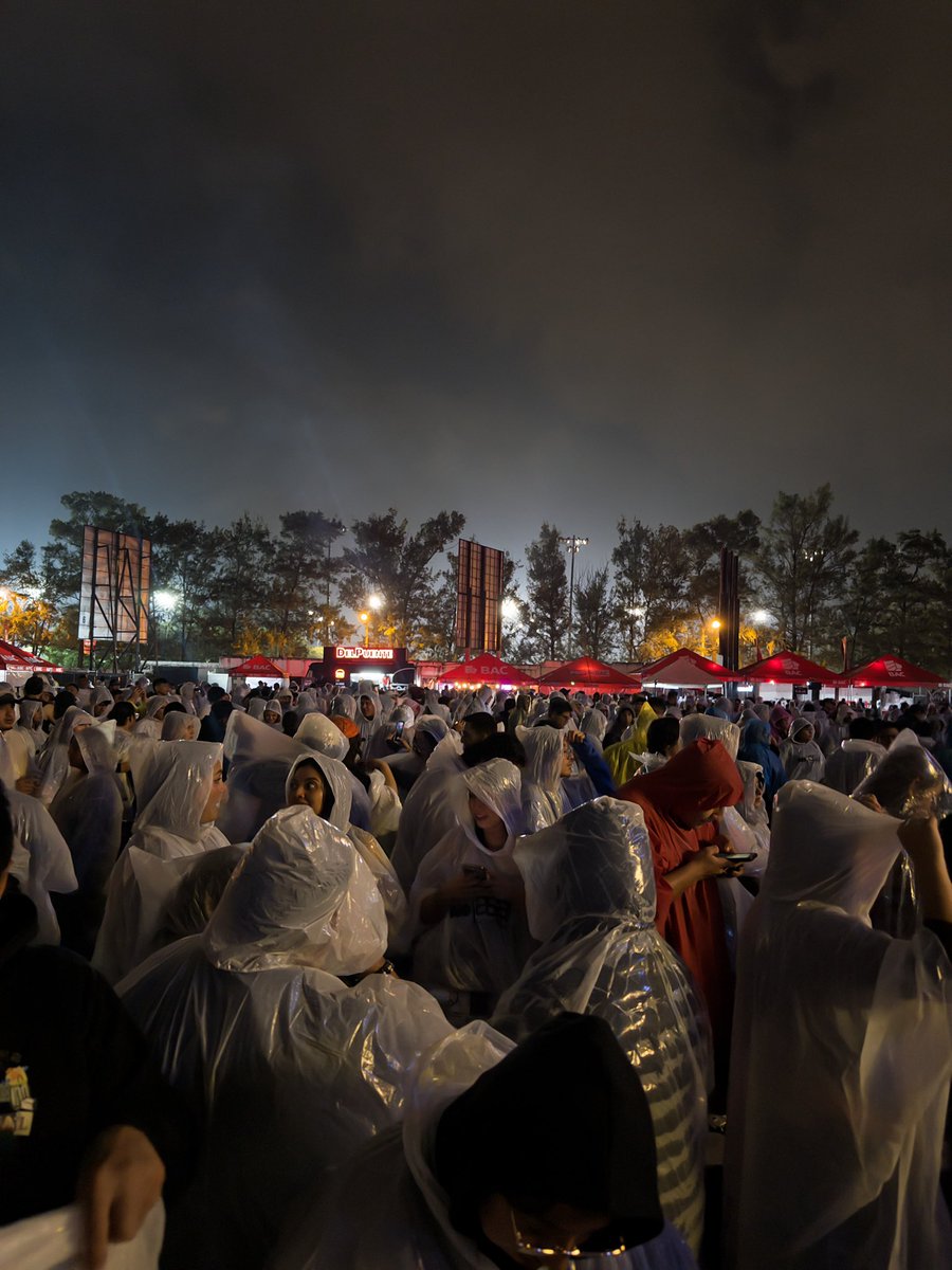 Concierto de latín mafia o reunión del KKK?