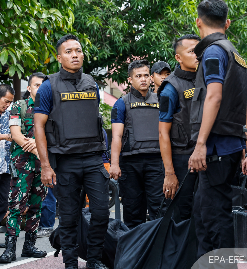 NewsBFM's tweet image. A 17-year-old boy has been identified as the suspected perpetrator who caused explosions at a mosque in Jakarta yesterday.

Police said 55 victims were hospitalised with injuries ranging from burns to minor wounds.

🧵1