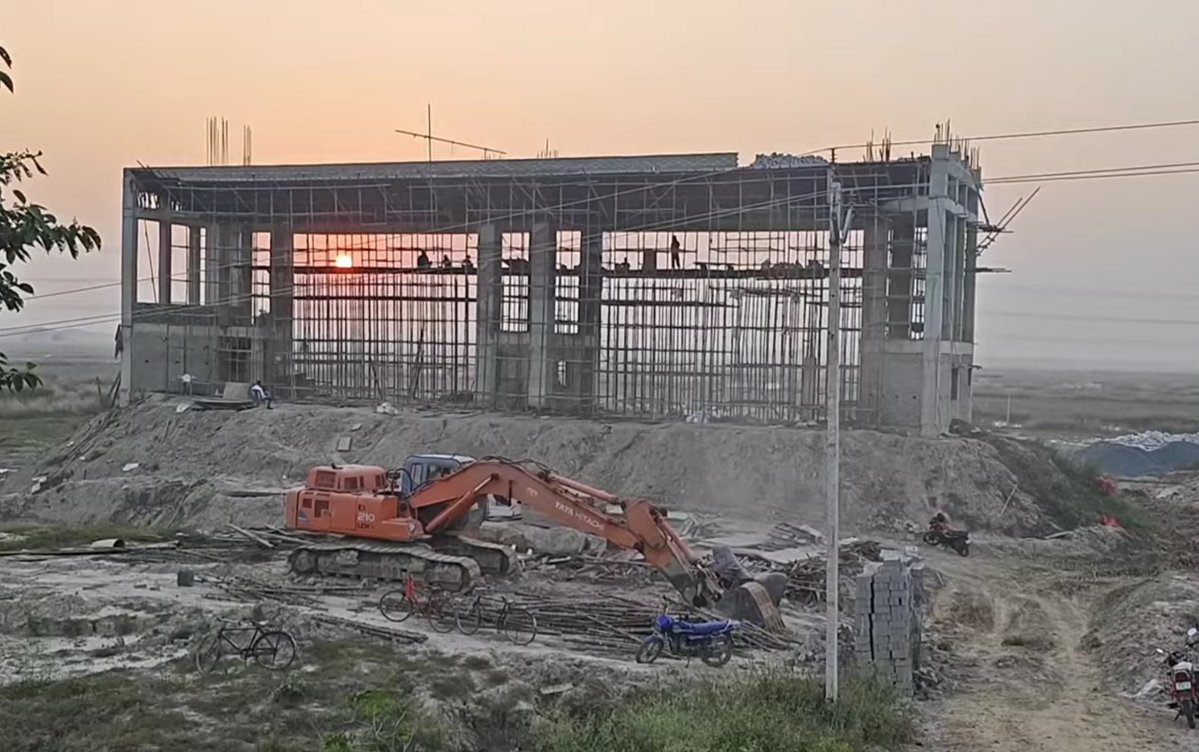 IndexBihar's tweet image. AIIMS announced for Darbhanga in 2015, whose foundation was laid by Prime Minister Modi, still remains incomplete.

Even the main gate is yet to be finished!