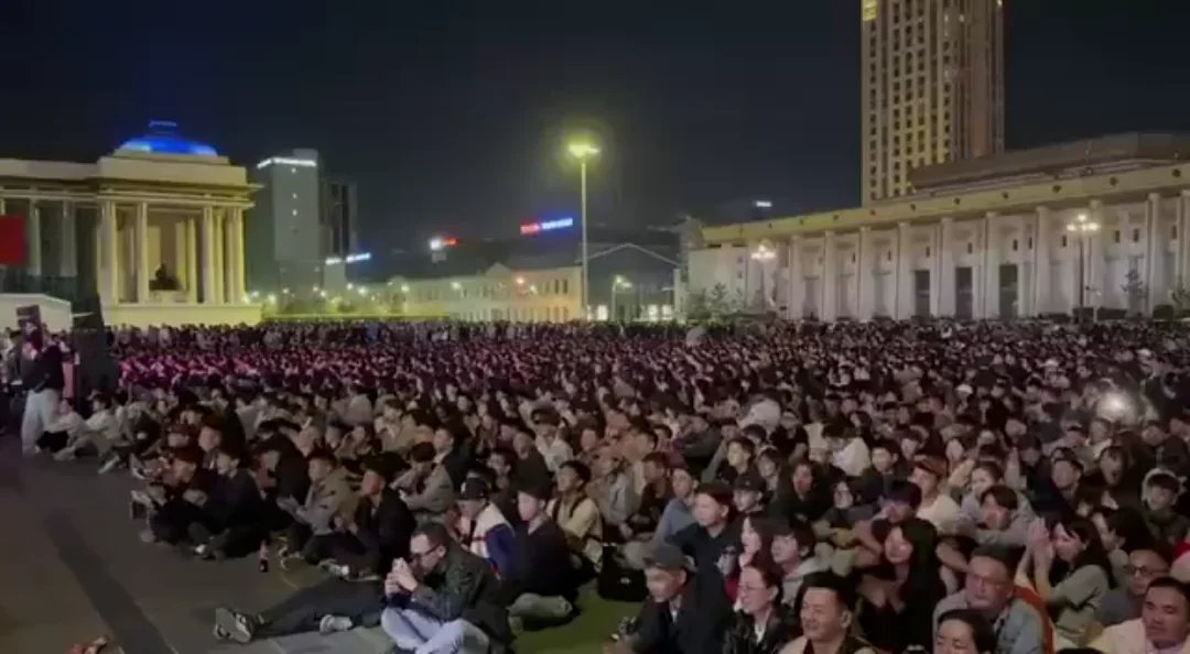 4zweno's tweet image. wish I lived in Ulaanbaatar so I could watch csgo matches live in the center of the city