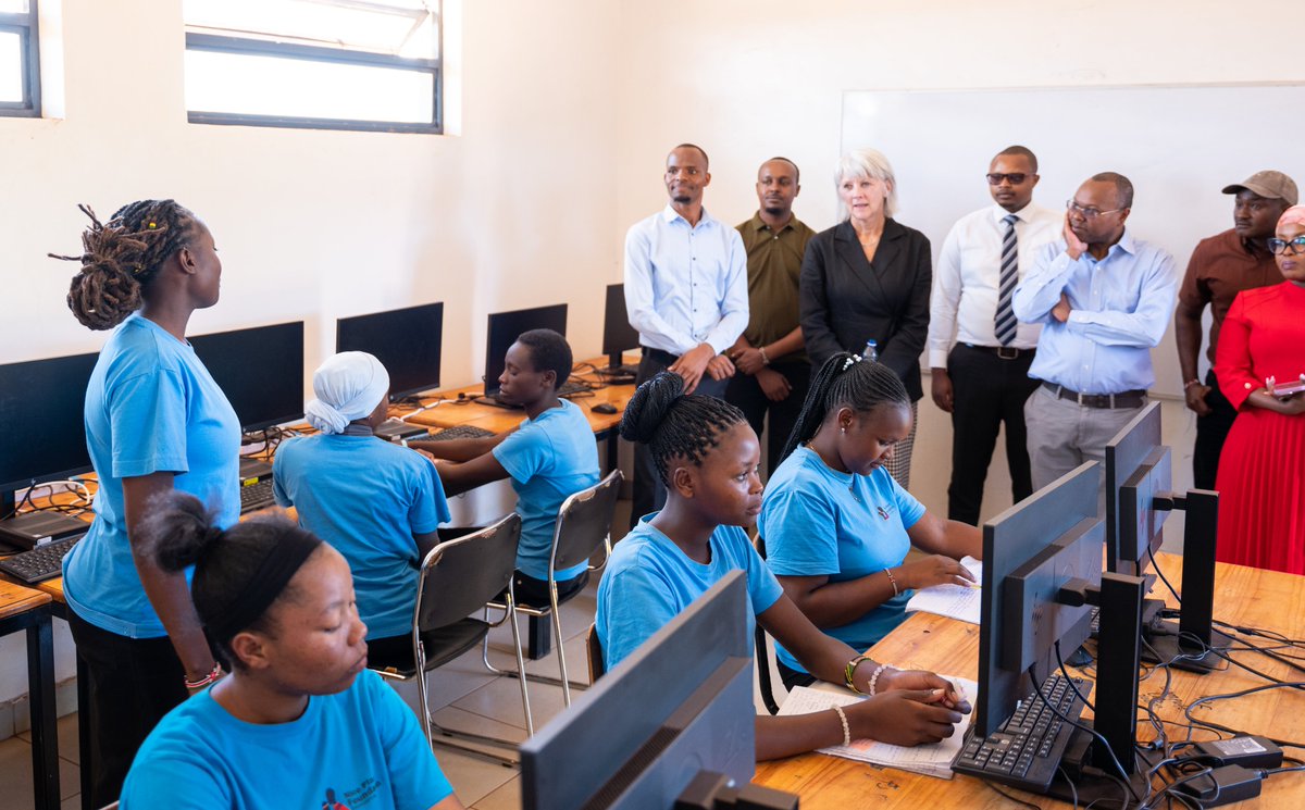 NicePlaceFound's tweet image. Digital literacy isn’t optional, it’s essential.

At Nice Place Foundation, we’re empowering girls with IT &amp;amp; coding skills to thrive in a digital world and shape their futures.

#NicePlaceFoundation #DigitalSkills #GirlsInTech #EmpowerHer