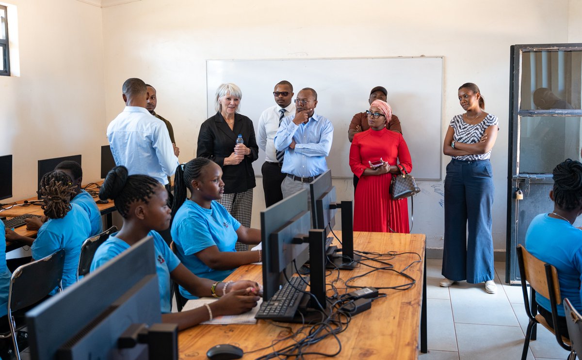 NicePlaceFound's tweet image. Digital literacy isn’t optional, it’s essential.

At Nice Place Foundation, we’re empowering girls with IT &amp;amp; coding skills to thrive in a digital world and shape their futures.

#NicePlaceFoundation #DigitalSkills #GirlsInTech #EmpowerHer