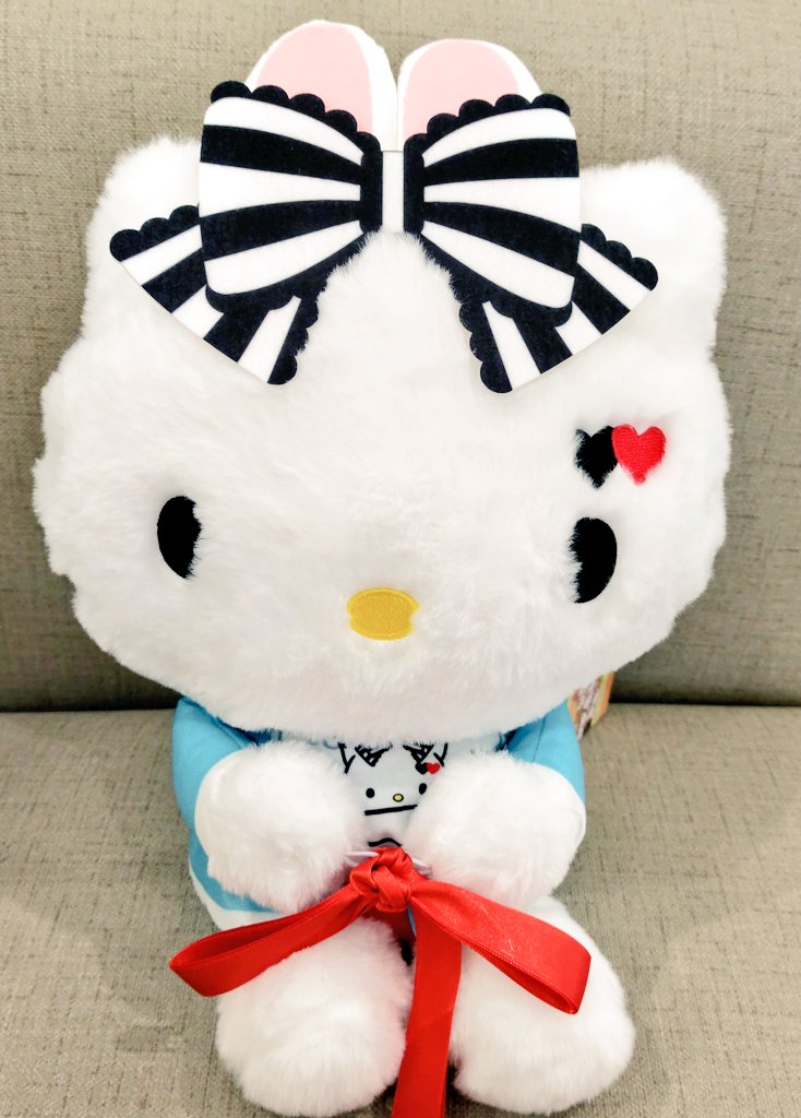 きてぃ♥️ 10月2日発売｜PUMA x SANRIO CHARACTERS ハローキティの“ハッピー