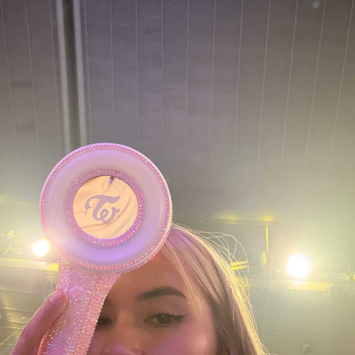 vmkgf's tweet image. seeing sana again if u even care (already saw her in soundcheck) (will be seeing her again tomorrow)