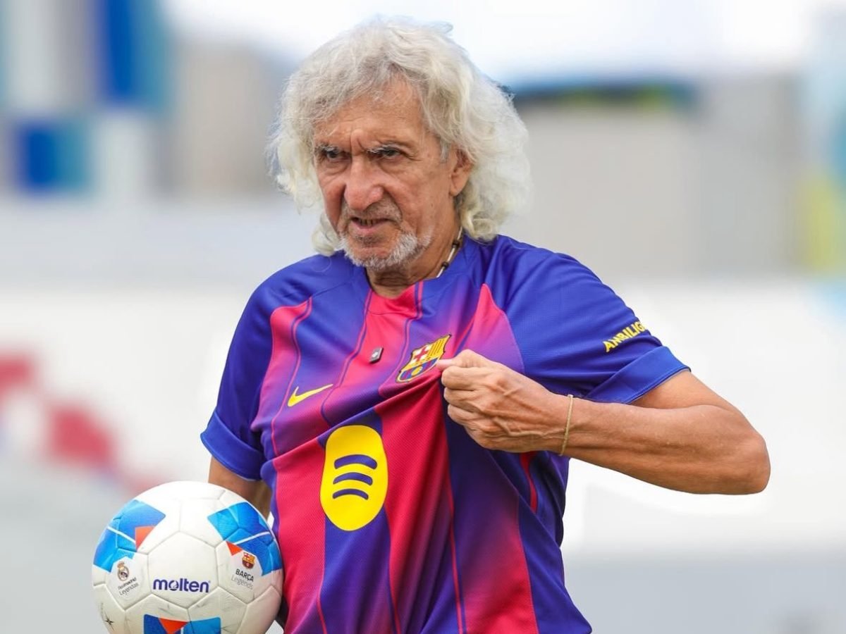 🚨🇸🇻 Over 40 years ago, Jorge “Mágico” González, El Salvador’s greatest football player, wore Barça’s shirt on a U.S. tour alongside Diego Maradona.

He was close to signing for the club, but the deal never happened. The legend became one of football’s great “what ifs.”

Now, at