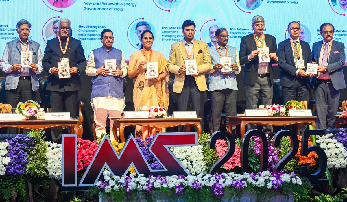 BIECentre's tweet image. Final day at Indian Manufacturing Show 2025 #BIEC, 400+ exhibitors. Innovations. Product launches. Powerful conversations. If you haven’t stepped in yet, this is your last call to experience the future of manufacturing and automation.