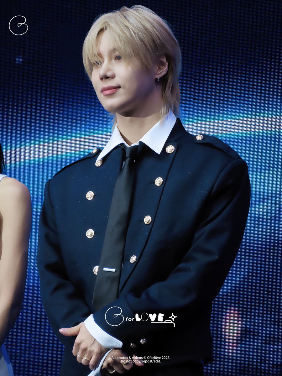 TaemBase's tweet image. #TAEMIN being both Princess and Prince at KBEE 2025 event in NYC. Not many people can pull this off. 

#KBEE2025 #KBEEGLOBAL #KBEENEWYORK