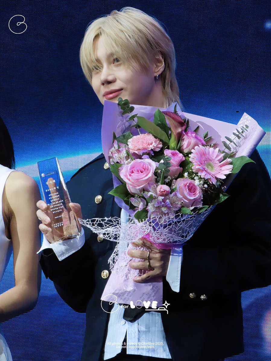 TaemBase's tweet image. #TAEMIN being both Princess and Prince at KBEE 2025 event in NYC. Not many people can pull this off. 

#KBEE2025 #KBEEGLOBAL #KBEENEWYORK