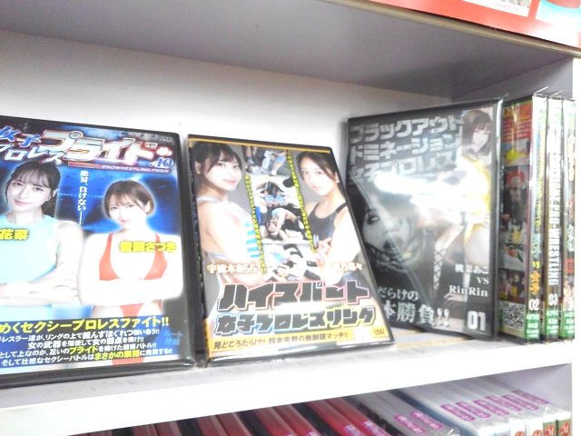 アキバコム <a href="/battle_akiba/">BATTLE</a> 最新作を入荷しました！
岡山県の東京書店岡山水島店
愛媛県のビデオ安売王宇和店
上記2店舗でも同時入荷！

岡山・愛媛では上記店舗のみ取扱ですので
併せてご購入ご検討お願いします！