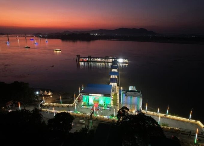 Sultana75322's tweet image. 🚤🌊 Assam shines with India’s 1st floating river terminal &amp;amp; scenic Brahmaputra Riverfront! A perfect blend of culture, innovation &amp;amp; nature, boosting tourism &amp;amp; river transport
#Guwahati #Brahmaputra #AssamDevelopment #Assam #FloatingTerminal #TourismInAssam #AssamTourism
