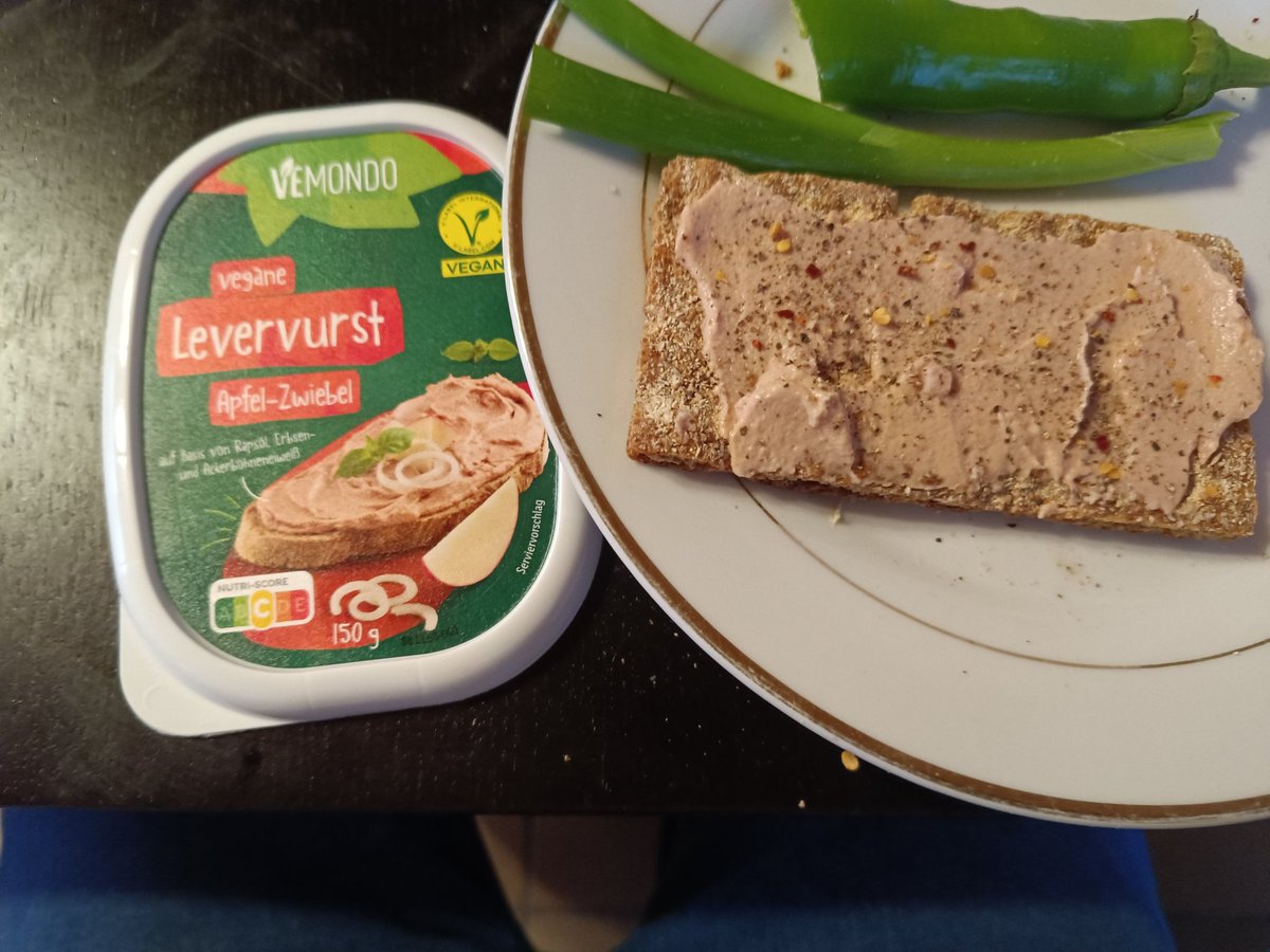 Meine vegane "Levervurst" kommt im Geschmack einer echten #Leberwurst sehr nahe. Ich selbst wäre natürlich nicht drauf gekommen wenn nur vegane Leberwurst drauf stehen würde. Sind dass die wirklichen Probleme Herr #Söder?