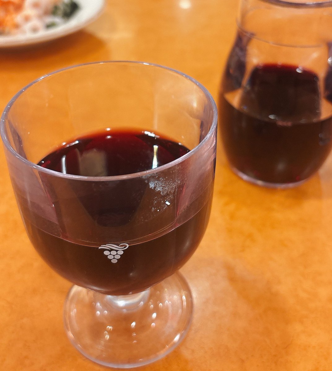 荻窪音楽祭２日目終了。
ふとまわりをみたら友人達が何人も来てくださっててびっくりで嬉しいです、大変ありがたい限りでした…。
駅前の演奏だったので沢山の方が足を止めて聴いてくださってこれもまた嬉しかった。
スタッフの方も毎年馴染みのある方で感謝でした。
ありがとうございました。