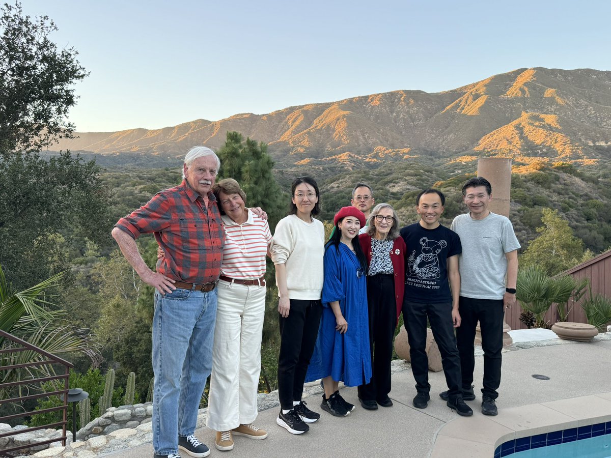 無事にカリフォルニアでのカンファレンスの司会も終わり、いざ帰国！
#ミャクミャク もアメリカの滞在を一緒に楽しみました！
今日はおそろい！

#英語司会
#アメリカ
#ミャクミャク
#万博