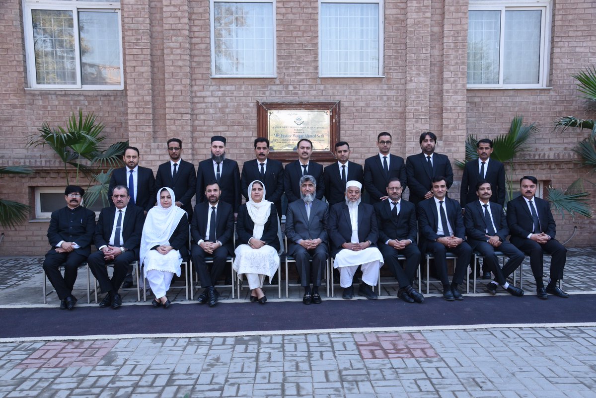 flame_nebuud9l's tweet photo. 1/3
Day-15 of the 08 Weeks Pre-Service Training for ADSJs / Izafi Zilla Qazisat KP Judicial Academy featured an interactive session with Hon’ble Mr. Justice Syed Arshad Ali (PHC) and lectures on Islamic Law of Inheritance.
#KPJA #JudicialTraining #Judiciary https://t.co/UUSpc0koUM
