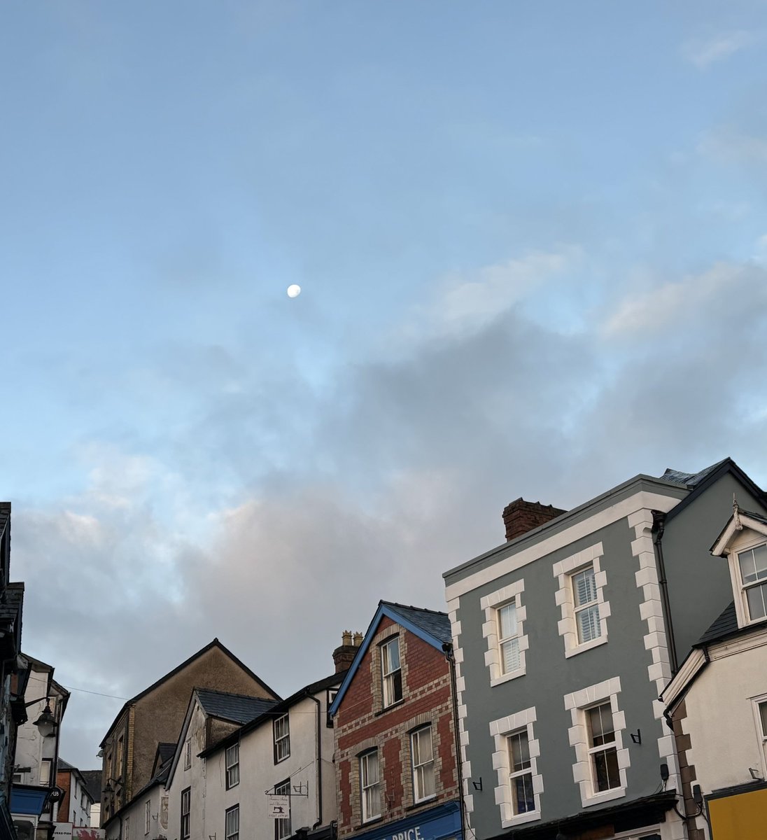 To the East &amp; West in Knighton, Radnorshire. 7.40am, 08.11.25