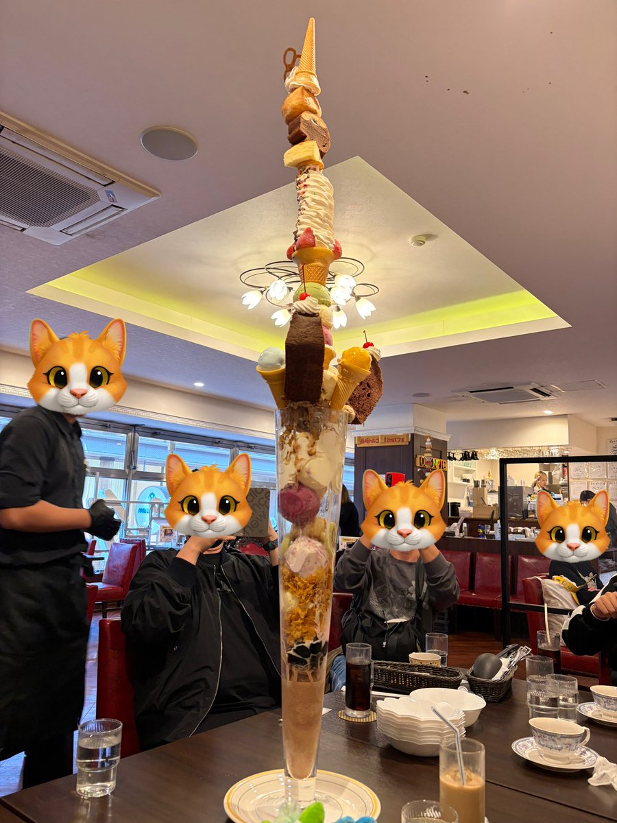 120cmのパフェ食べた😸