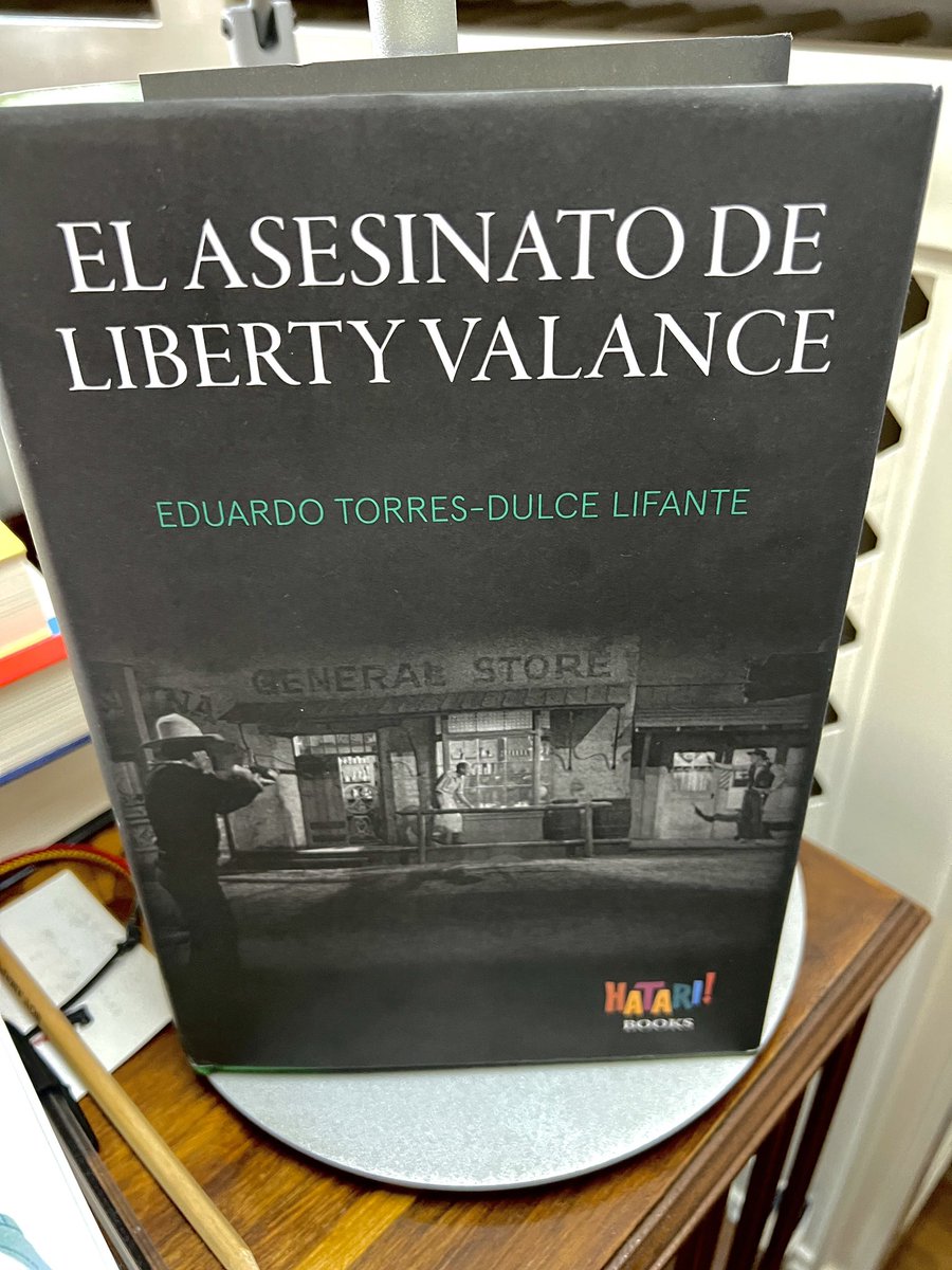 Es obvio q escrito por quien está escrito iba a ser una delicia de lectura pero el descubrimiento ha sido todo lo q está detrás de esta historia: cargado de simbolismos, detalles absolutamente trascendentales, mensajes, valores…Deseando escuchar al autor <a href="/Francisco_Uria/">Francisco Uría</a>