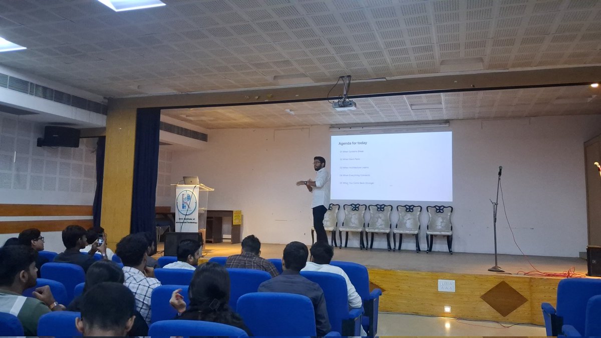 Last talk started - with Systems that Think: Building Self-Healing Architectures Through Open Systems Thinking by Supratim Dhara