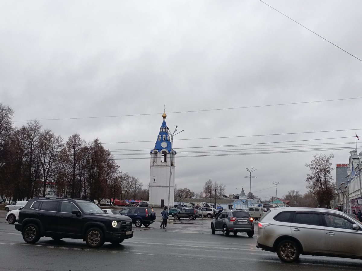 Центр Вязников
Несмотря на бедность этого депрессивного городка, он очень милый и я даже успела его полюбить