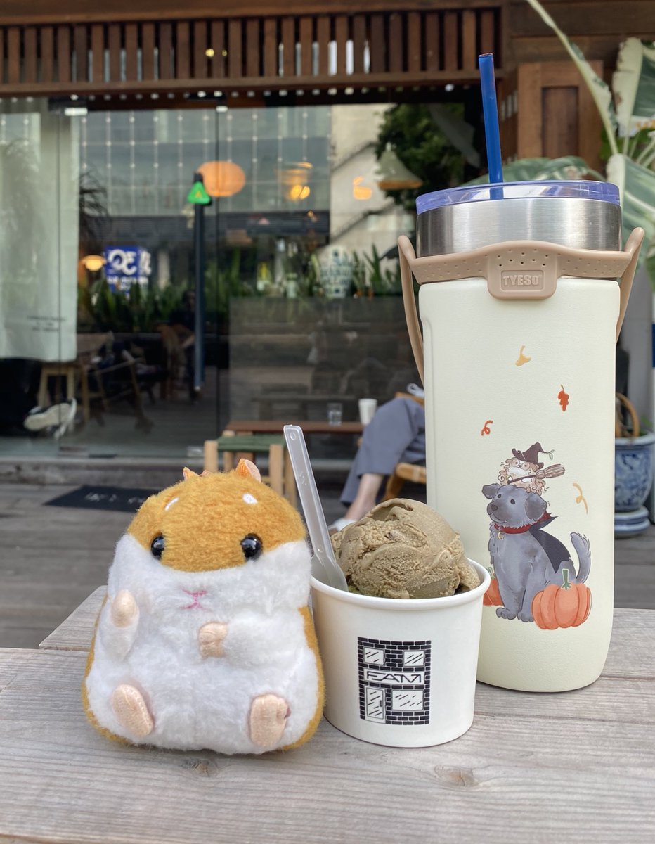 ได้กลับมาซ้ำรอบสองแล้ววว วันนี้ทันมัทฉะสคูป(ครึ่ง)สุดท้าย เลือกผสมกับโฮจิฉะก็อร่อยแสงออกปาก มีความหนึบ ๆ เหมือนแทรกเนื้อโมจิด้วย 🥹✨✨✨