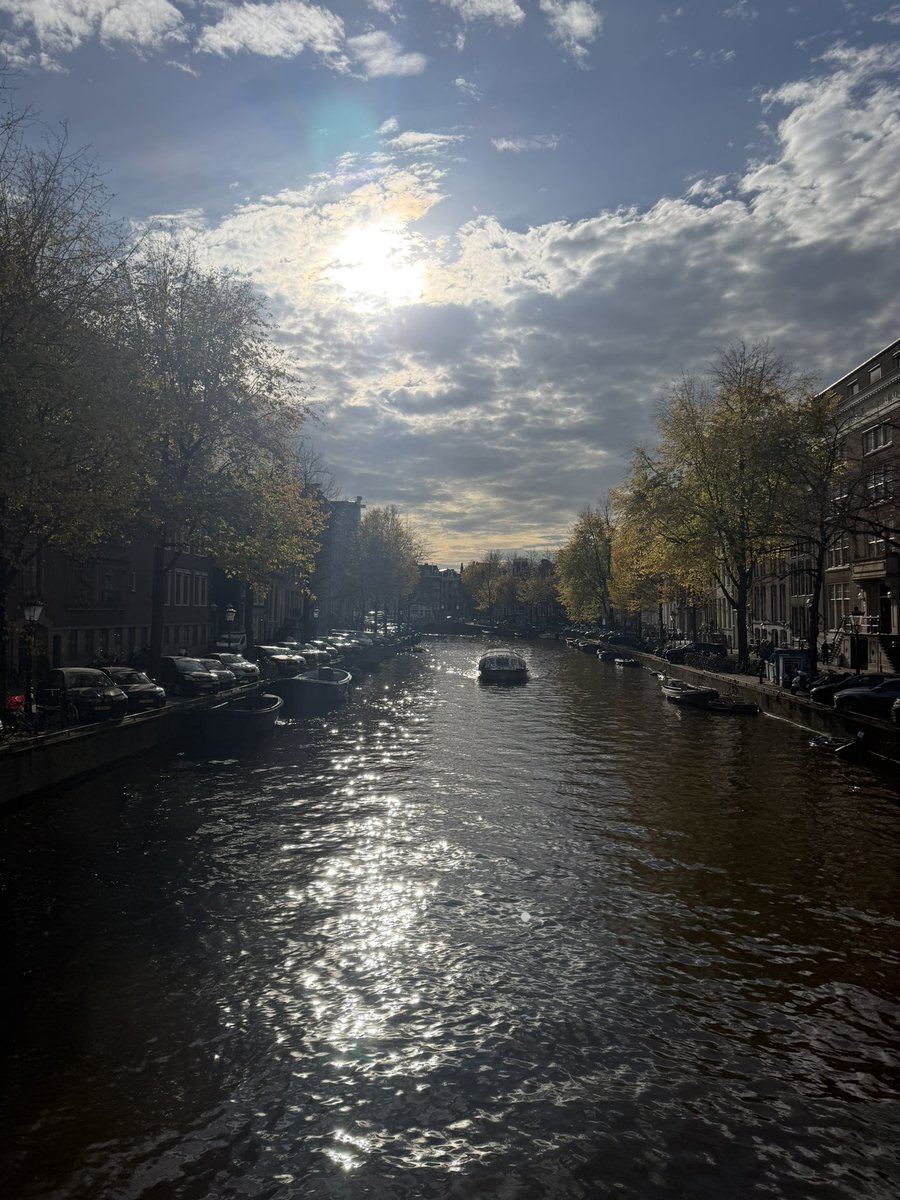 TedPillows's tweet image. GM☕️. Enjoy your weekend!